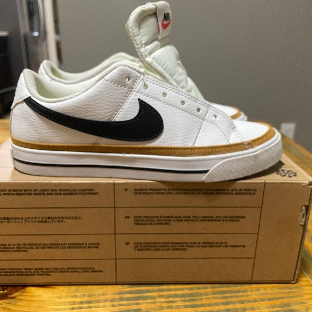 Womens Court low sz 6